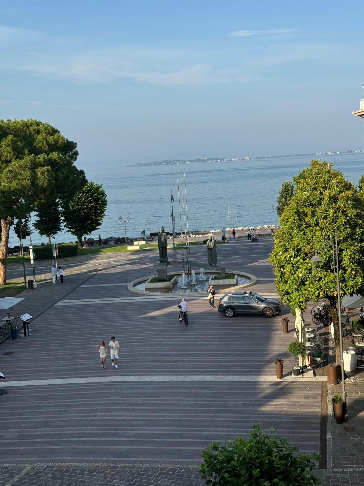 Splendid Apartment Desenzano del Garda Exterior foto