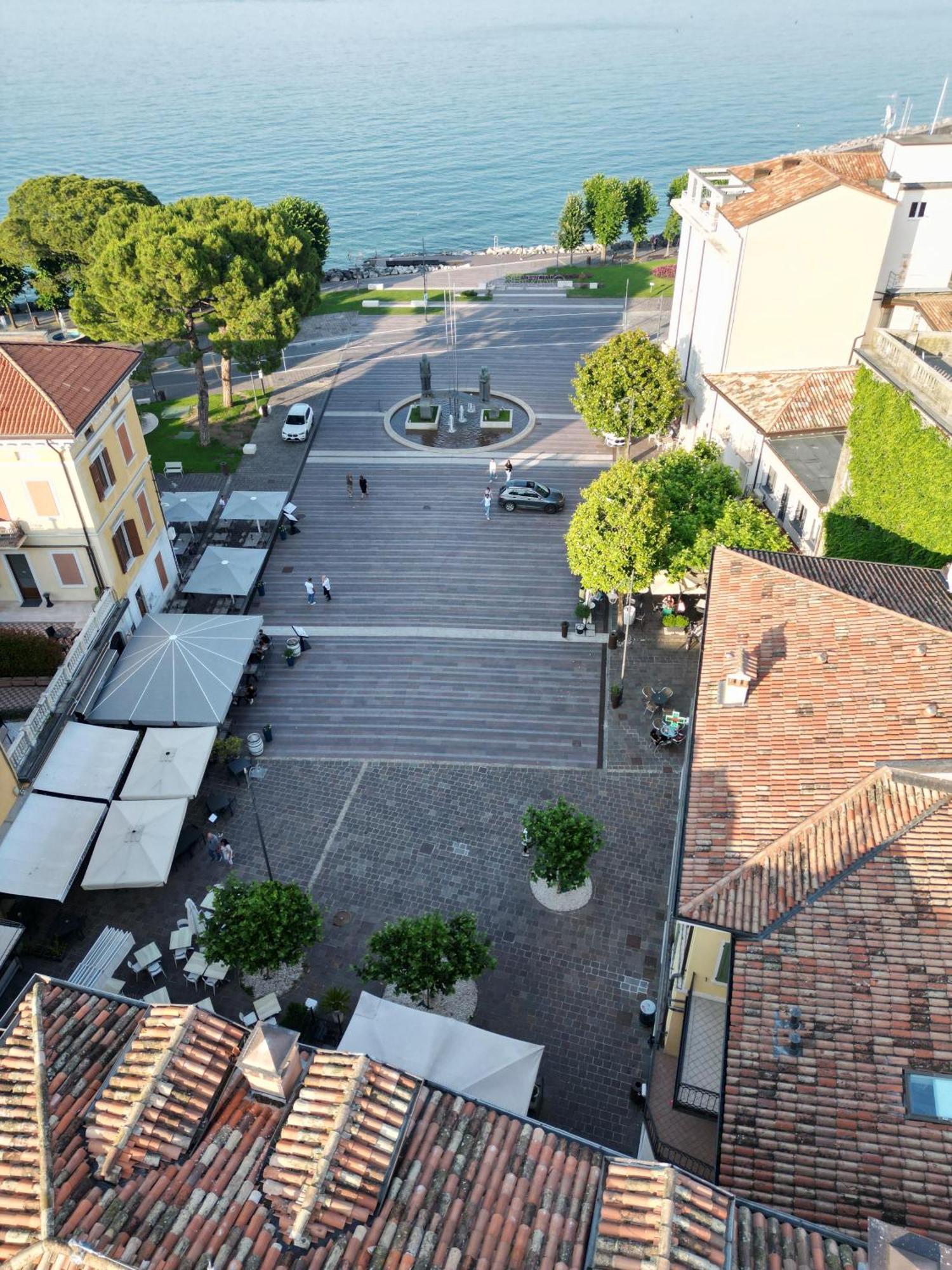 Splendid Apartment Desenzano del Garda Exterior foto