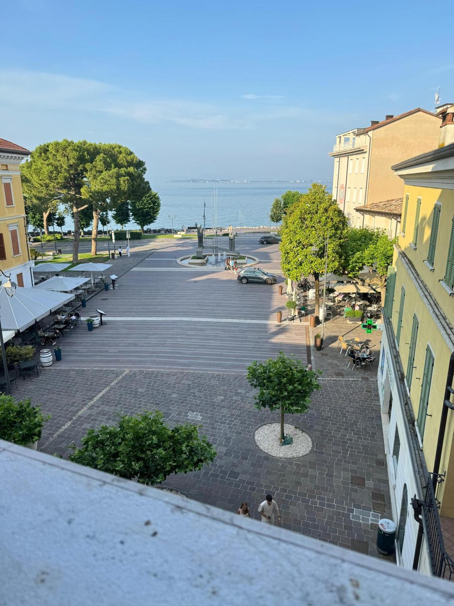 Splendid Apartment Desenzano del Garda Exterior foto